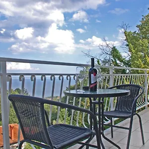 Spacious In Quiet Surrounding Apartman